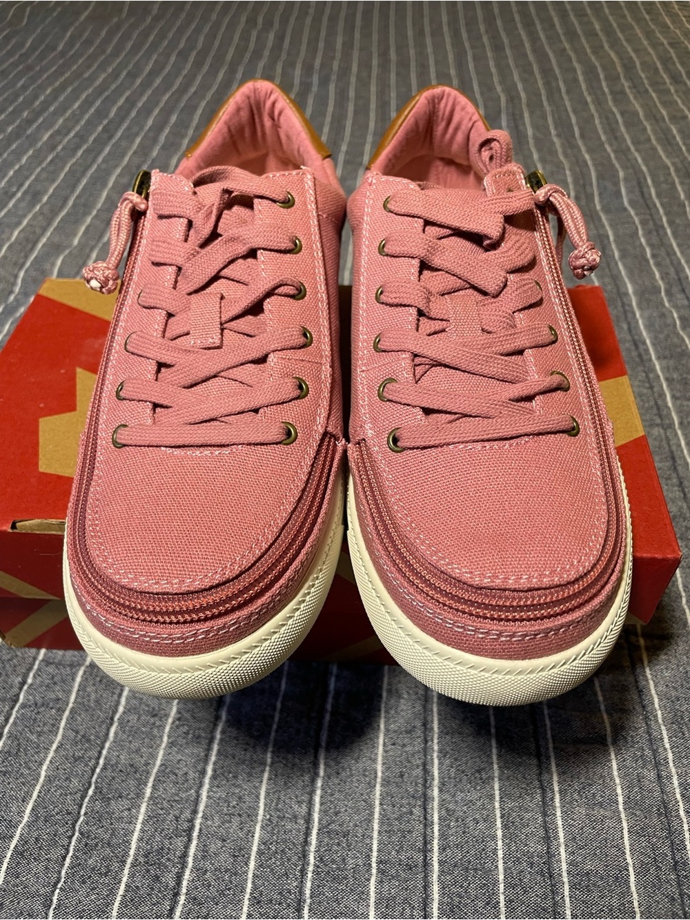 Billy Footwear, Women’s 7.5 Classic Lace Low. Adaptive, Canvas Sneakers